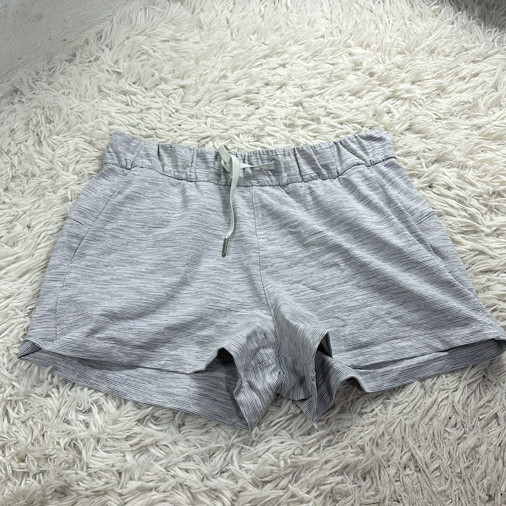 Lululemon On The Fly Short *2.5" Wee Are From Space Nimbus Battleship